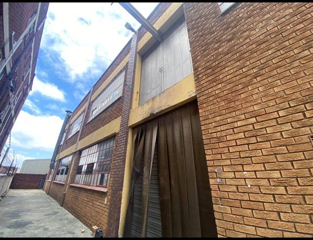 340M² WAREHOUSE TO LET IN NEWLANDS